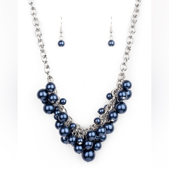 Down For The COUNTESS - Blue Pearl Bead Necklace - Picture 2 of 3